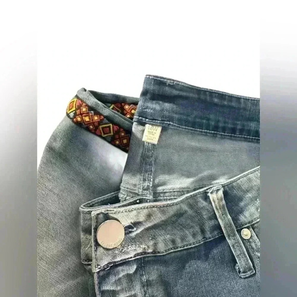 7Seven Crop Jeans with Frayed Hem ad Side Seam Embroidery Size 18W - Picture 2 of 12